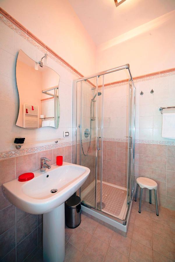 Le Rondini Bed & Breakfast Наполи Екстериор снимка