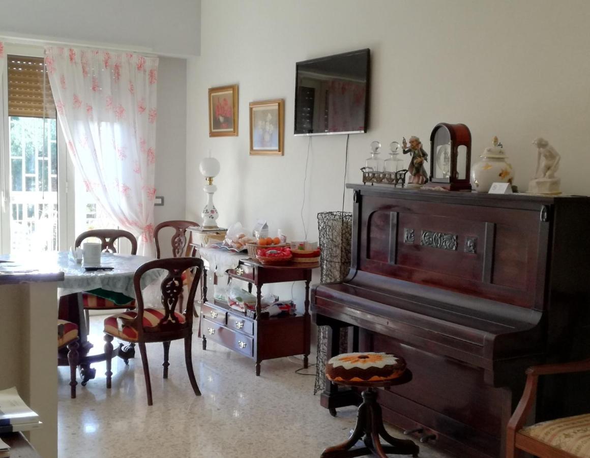 Le Rondini Bed & Breakfast Наполи Екстериор снимка