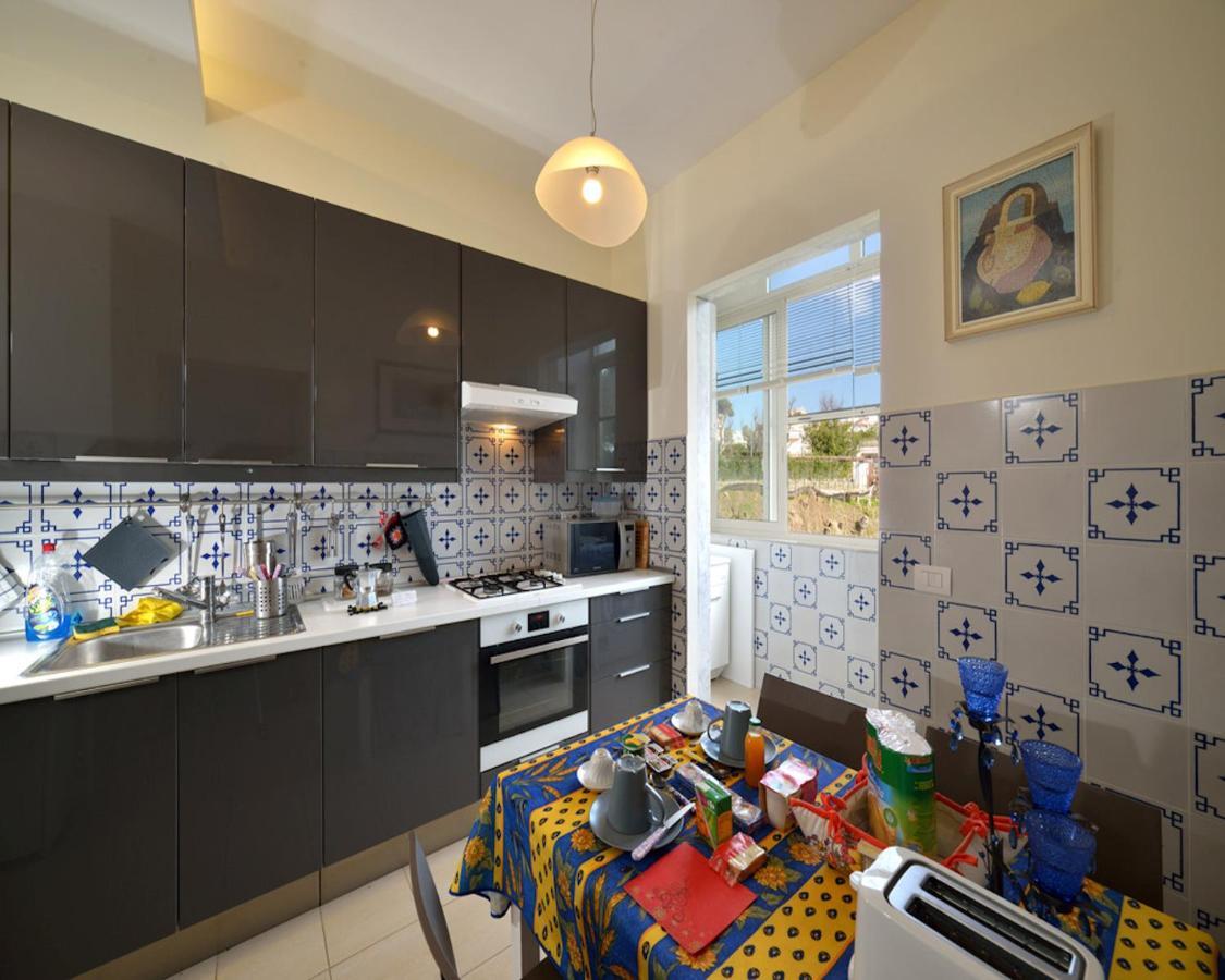 Le Rondini Bed & Breakfast Наполи Екстериор снимка