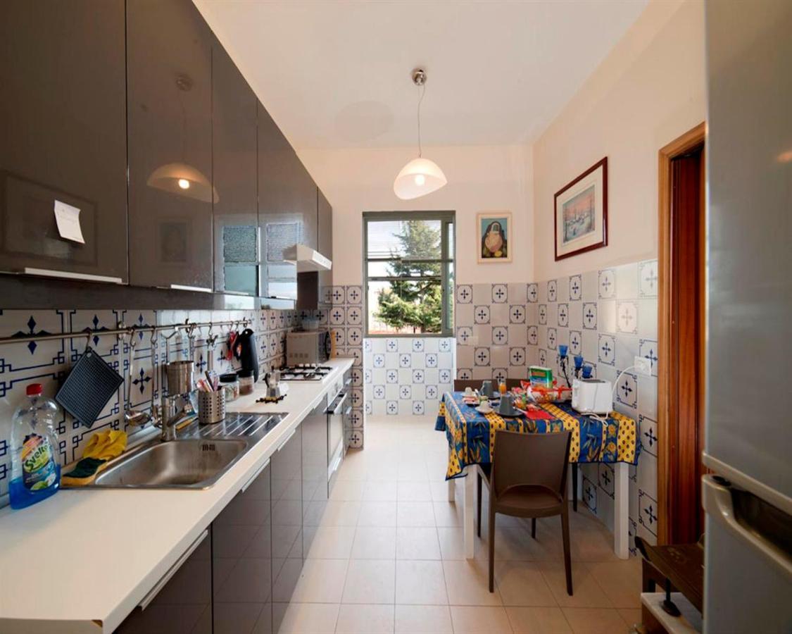 Le Rondini Bed & Breakfast Наполи Екстериор снимка